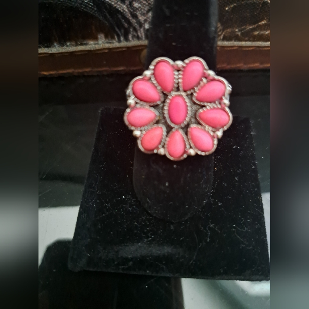 NEW PINK PAPARAZZI RING - Picture 2 of 3